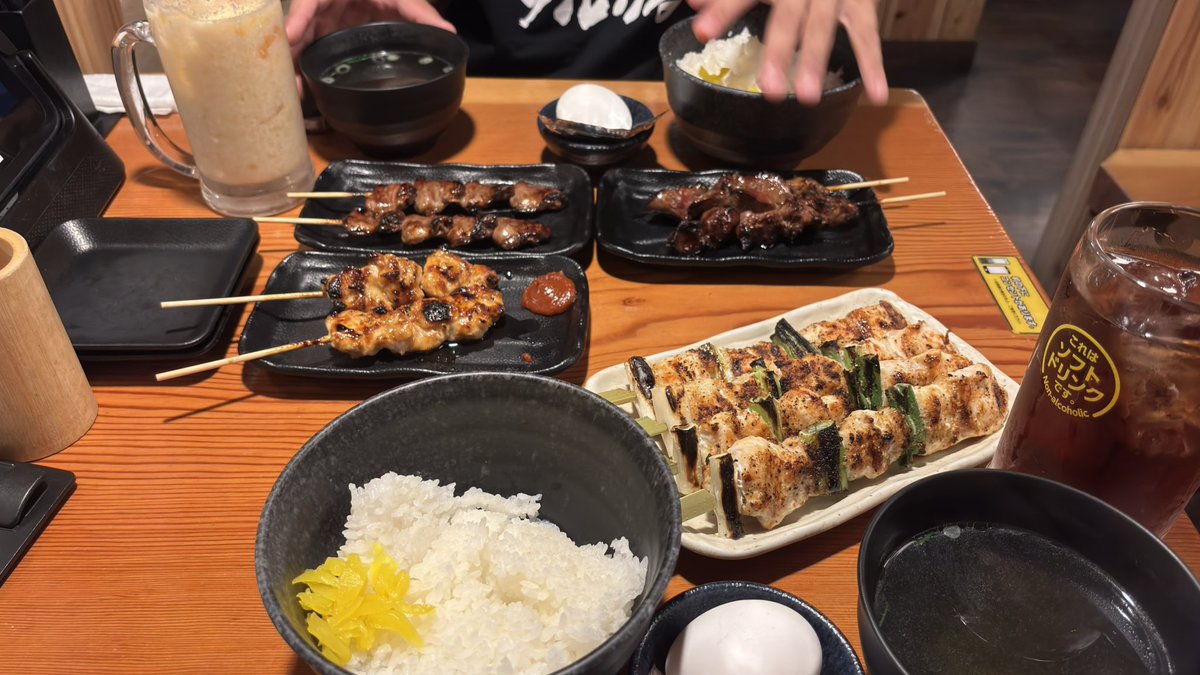 hase_equallove's tweet photo. こけまると筋肉オタ活(？)
岡田先生に会えた後トリキで岡田先生セット🐔
筋肉おみくじ“吉”だったけど絶対筋肥大してやる‼️ｶﾞﾁモチベ上がった〜☺️
#筋肉万博 https://t.co/qNOaqipAlF