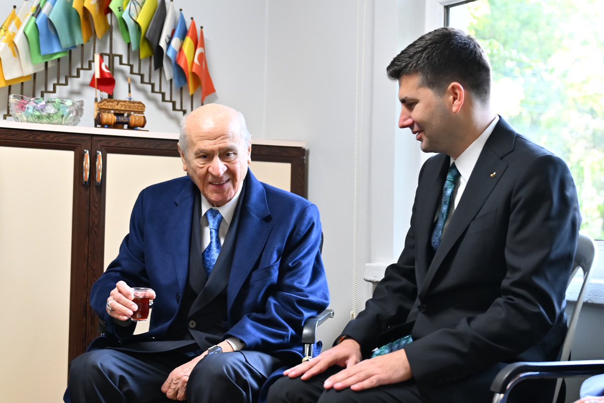 ayyildirim1's tweet photo. Ocakta yaşayan ülkü şuurunun, Ülkücü yüreklerde taşınan sevdanın ve dava neferlerine istikamet veren iradenin sahibi Bilge Liderimiz Sayın Devlet Bahçeli 🇹🇷🇹🇷🇹🇷 https://t.co/RJraNh0dde
