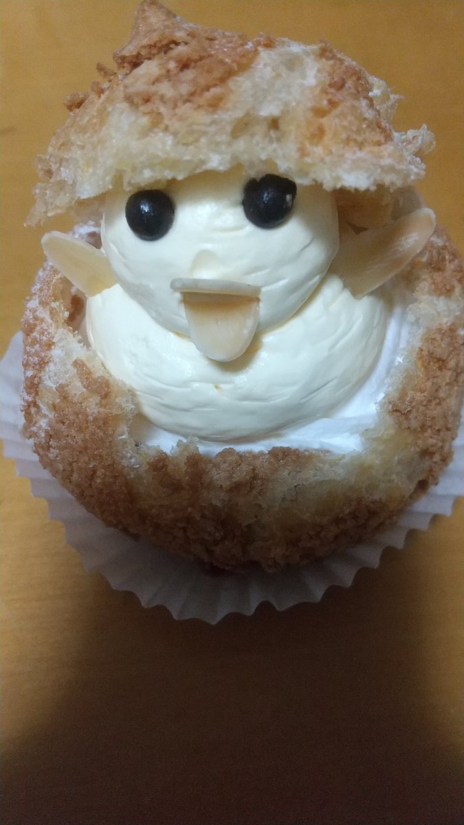 ONE_CO_SOBA's tweet photo. ヒヨコのシュークリーム🍰 https://t.co/v83lJFLnlT