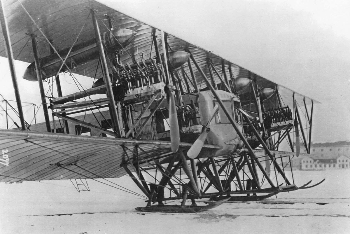 USAS_WW1's tweet photo. #avgeek #aviation #airplanes #travel: Before the Boeing 747 or Airbus A380, etc., Igor Sikorsky’s 1914 16-passenger S-22 Ilya Muromets was the first airplane with 4 engines, a toilet, or food service. It also had enclosed passenger compartment, a bedroom, heating, lighting, etc. https://t.co/xJHWgLUmra
