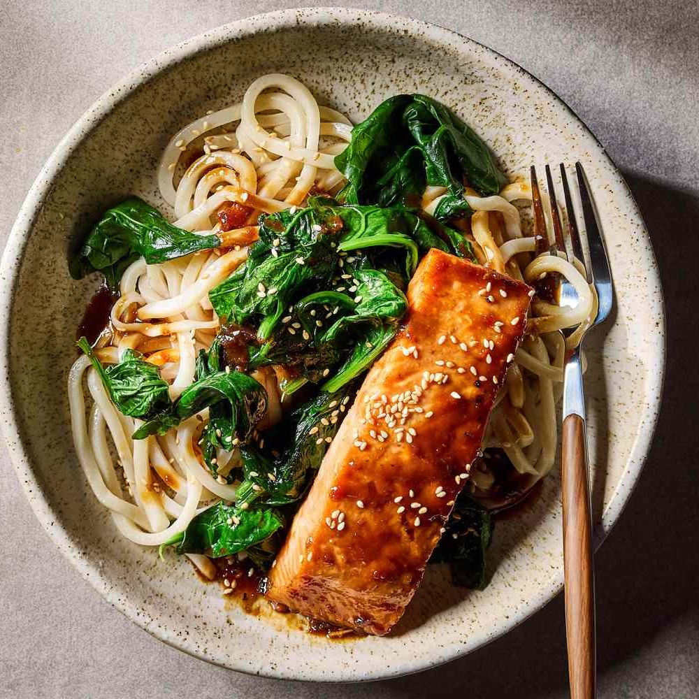foodandwine's tweet photo. Meet your new go-to weeknight dinner. Get the recipe for Soy-and-Ginger-Glazed Salmon with Udon Noodles:  https://t.co/yAmBoOismL https://t.co/qMJToTxXzJ