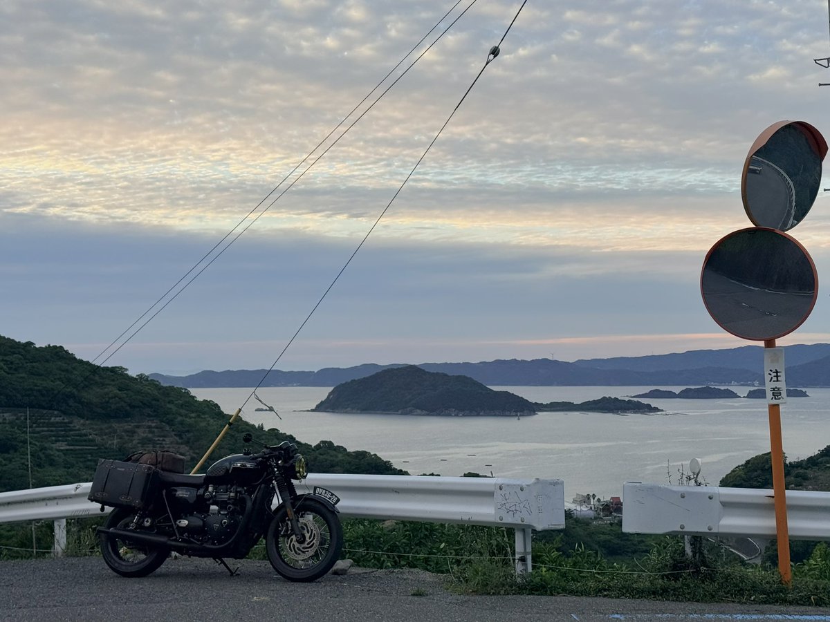 neucom_inc's tweet photo. 山の上から夕焼けでも、と思ったけど曇ってるな… https://t.co/0drw7zFyYH