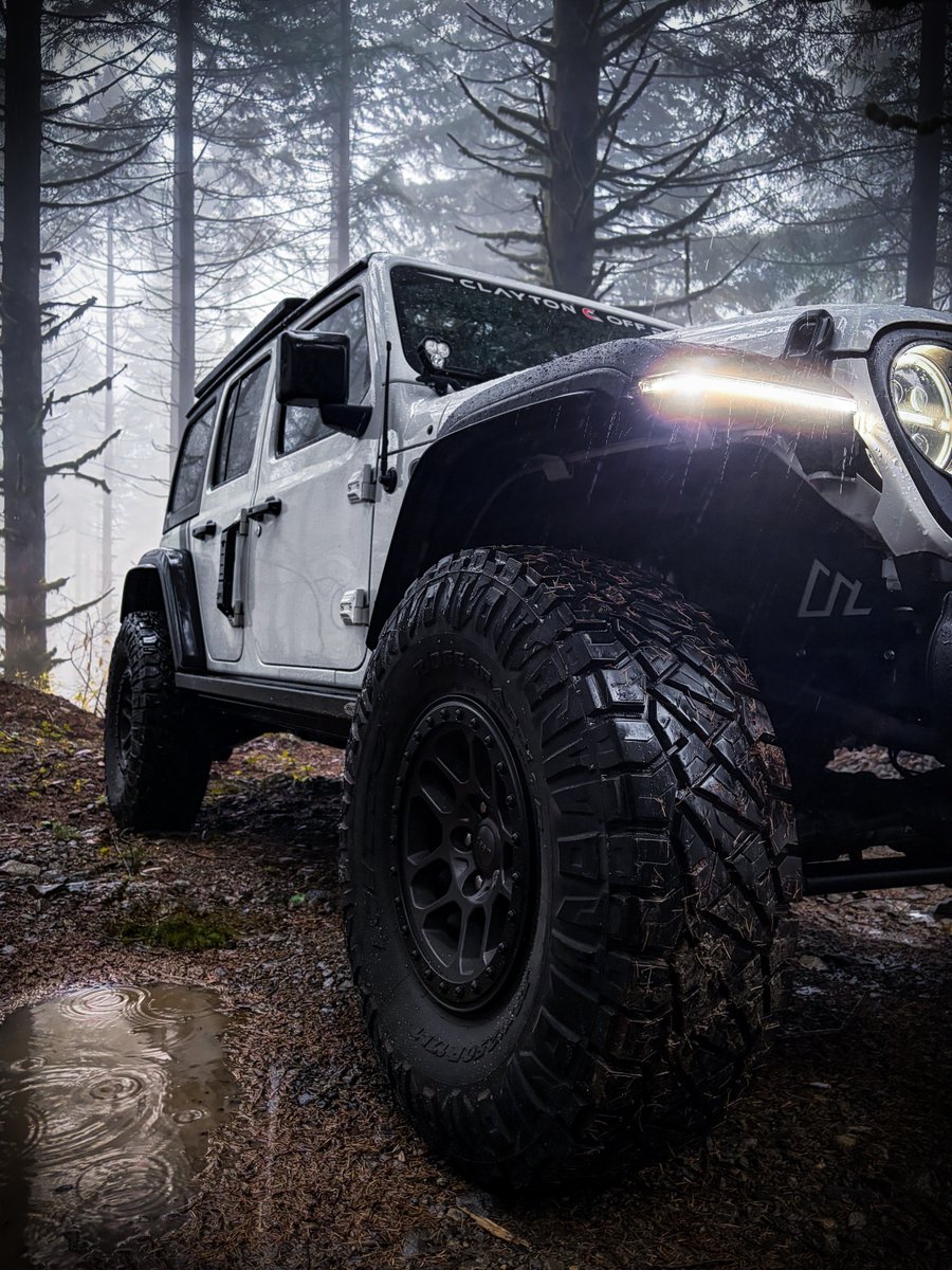 GoAdventureLab's tweet photo. When a build comes together like this, it speaks for itself.
@o_w_i_l_l_y_o went all in on this JL, This is exactly what American Adventure Lab gear is built for.
What are your thoughts on this build? 👇
#InnovationForExploration #MadeInTheUSA
#JeepJL #JeepLife #Overlanding https://t.co/3jad25HEbc