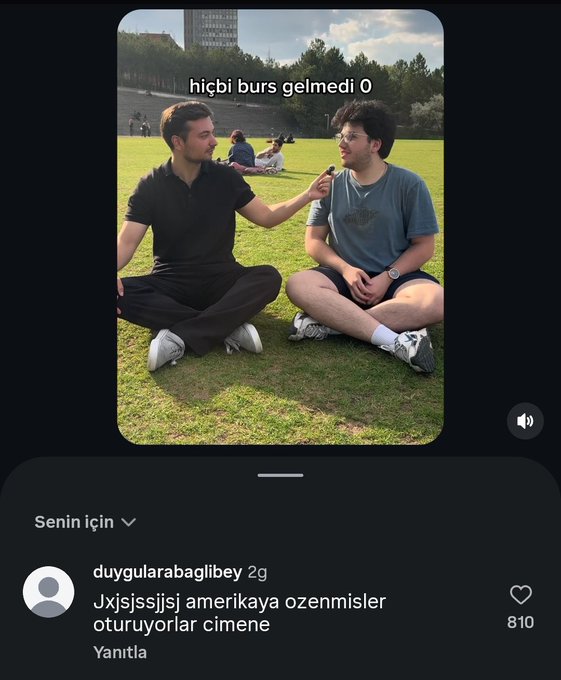 morphyvl's tweet photo. konsere gidemeyip götüm cayır cayır yandıgı icin aksam önüme düşen her kanye tivitinde https://t.co/nHUpG04n0c
