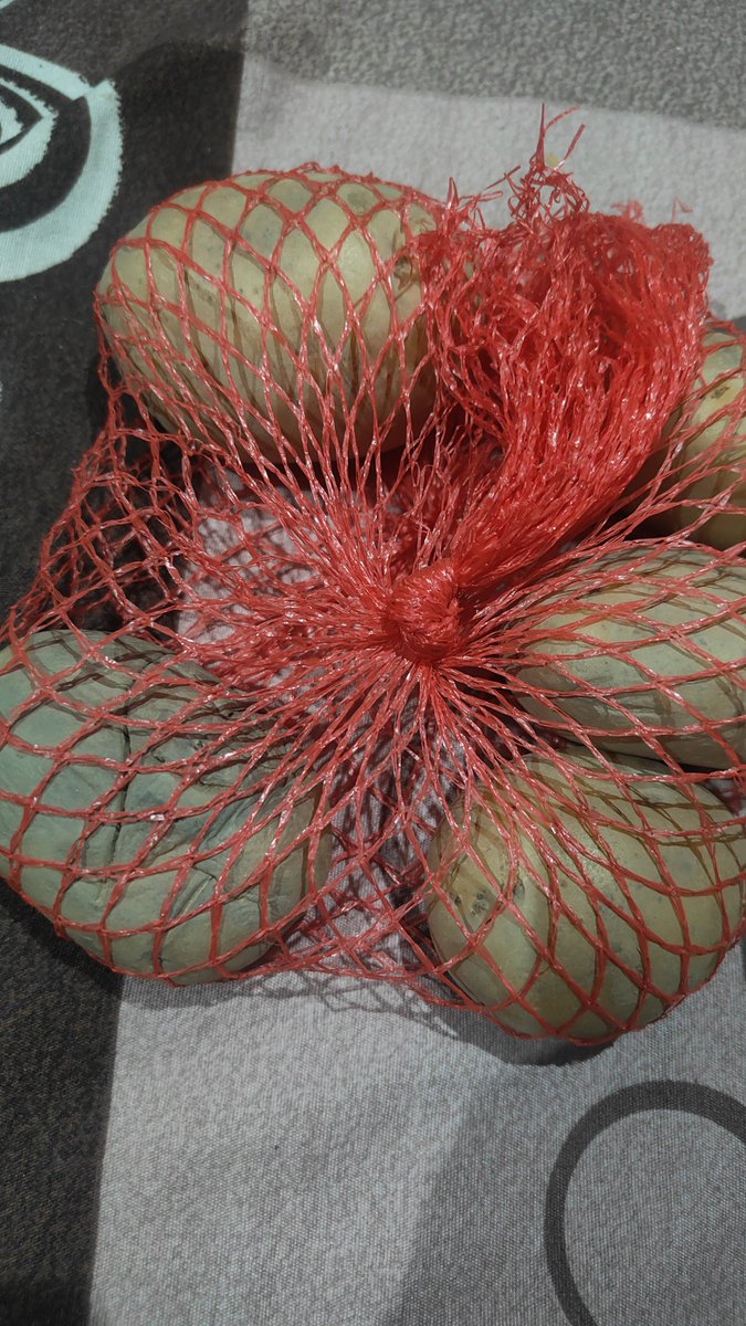 Rohitk1101's tweet photo. Disappointed with my recent Zepto order. I received rotten potatoes in the grocery delivery, which is unacceptable for a platform that promises quality and convenience. Please improve your quality checks and resolve this issue. @ZeptoNow #Zepto #CustomerExperience #QualityIssue https://t.co/XHziM32qkh