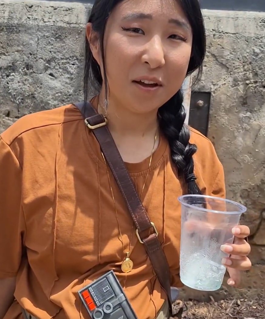 HowzerBajaBlast's tweet photo. I forgot to take any pics of me or Star Wars BF on May 4th Batuu bounding, but friends came in clutch with one pic 😭 https://t.co/JFjA99Wi11