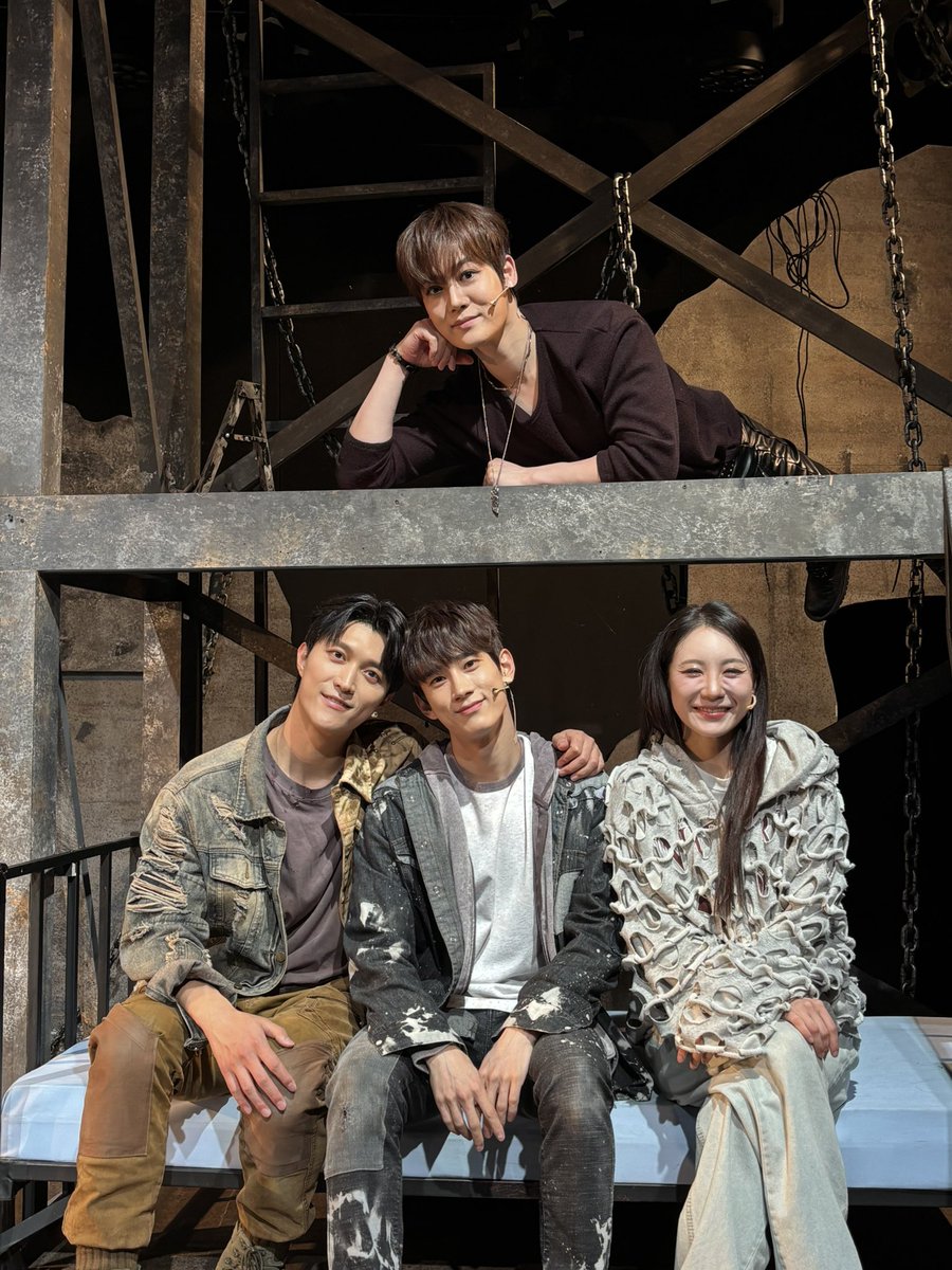 섬으로 간 나비 tweet media