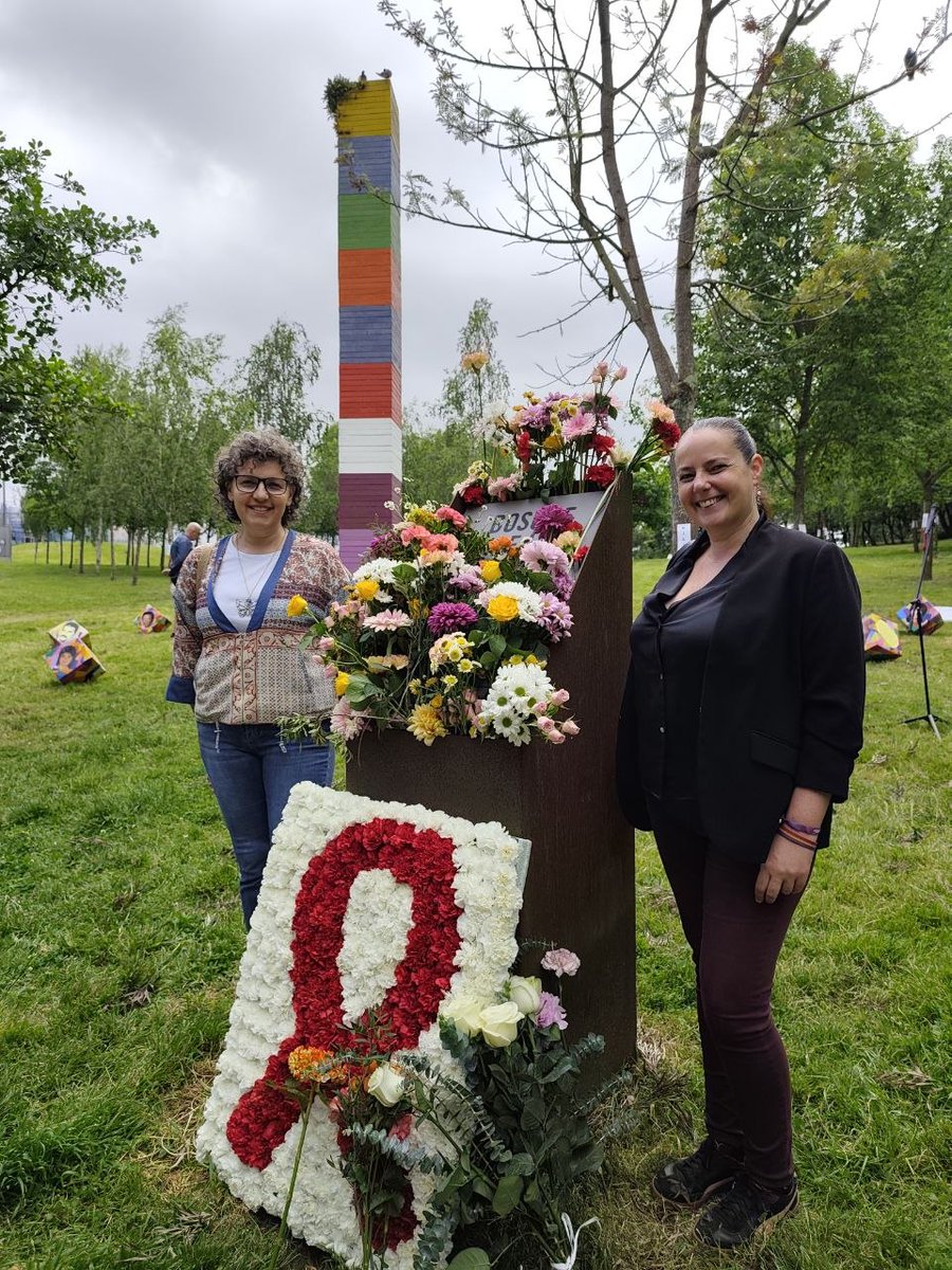 AlejandraTejon's tweet photo. Esta mañana en el XVII Memorial Permanente del Sida, un acto para recordar a las personas fallecidas por esta enfermedad, que es también un espacio de esperanza, reflexión, convivencia y apoyo para quienes conviven con el VIH 🫂❤️ https://t.co/jJnIFLCn91
