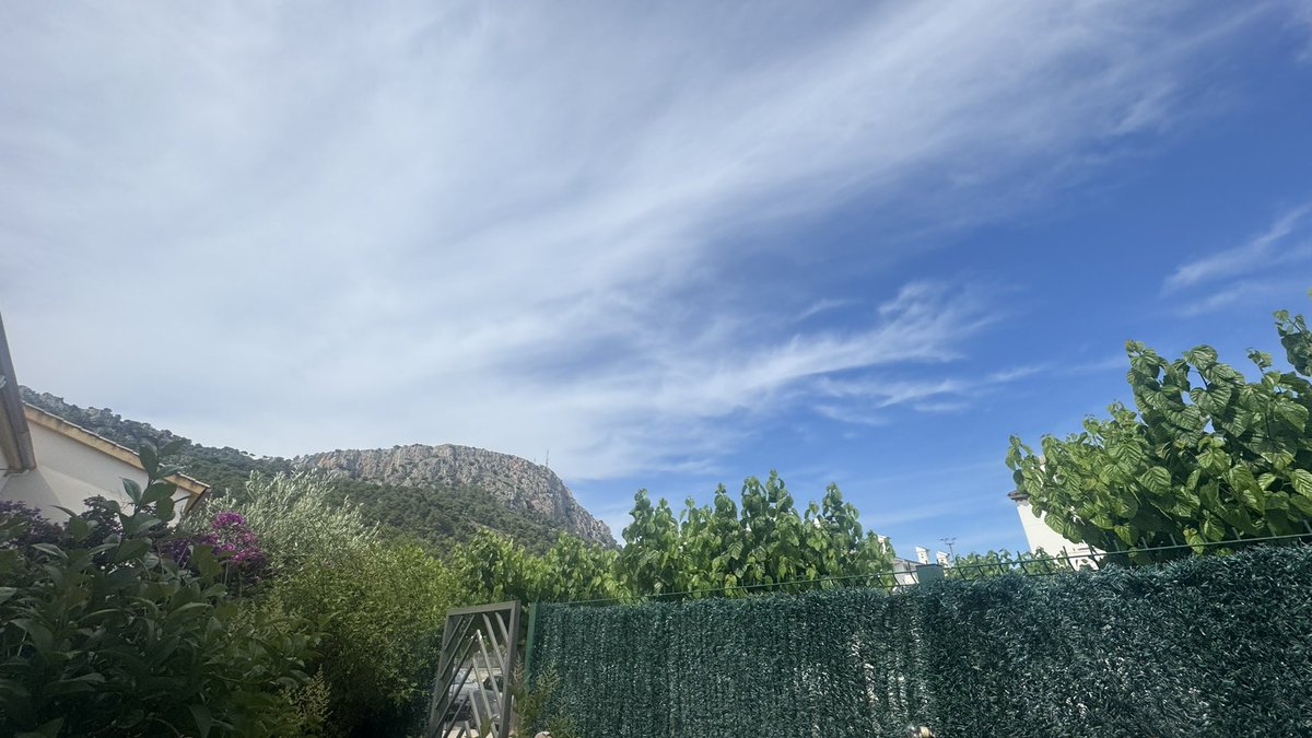 jmpicasprat's tweet photo. Tarda amb núvols prims   #lestartit #baixempordà #eltempsalestartit #costabrava https://t.co/68WUUF0Vo3