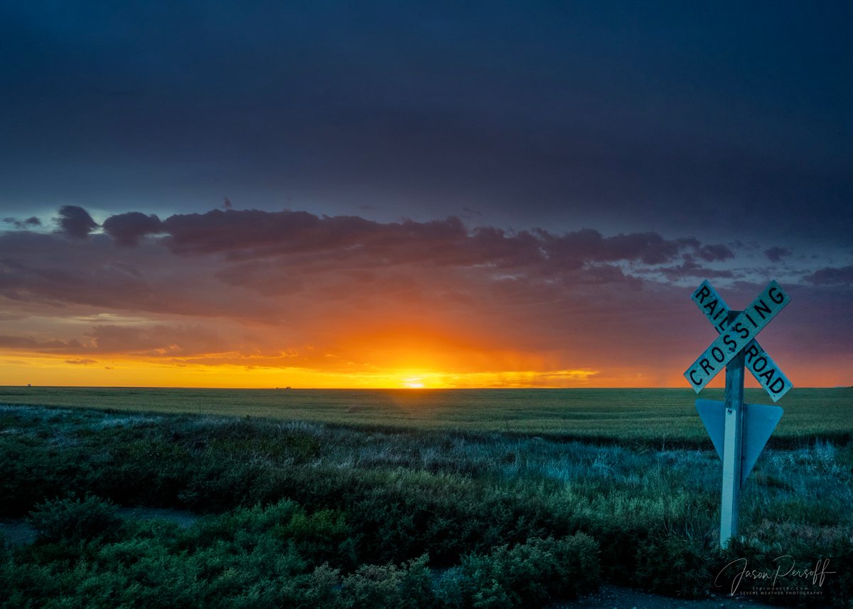 stormdoctor's tweet photo. Kansas over performed in the sunset storm department yesterday. Near Colby, KS. #kswx #wxtwitter @StormHourMedia https://t.co/whUuC6SSL1