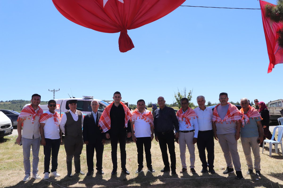selendikaym's tweet photo. Kaymakamımız Sayın Mücahit Enes YILDIZ, Kurşunlu Mahallesinde düzenlenen 9. Anamaslı Yörükleri Keşkek Günü etkinliğine katılarak vatandaşlarımızla bir araya geldi. https://t.co/NGSlzJsBgO