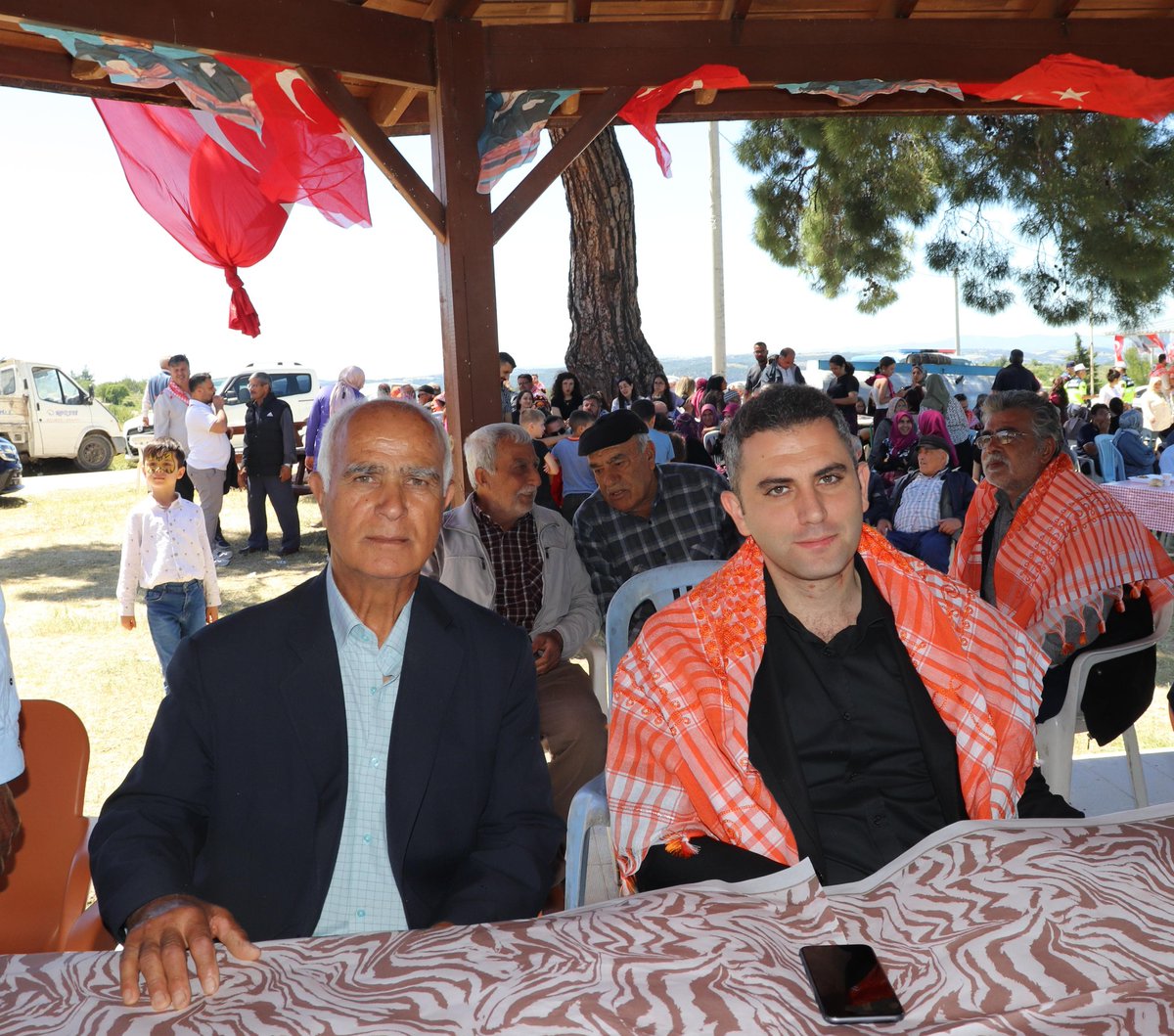selendikaym's tweet photo. Kaymakamımız Sayın Mücahit Enes YILDIZ, Kurşunlu Mahallesinde düzenlenen 9. Anamaslı Yörükleri Keşkek Günü etkinliğine katılarak vatandaşlarımızla bir araya geldi. https://t.co/NGSlzJsBgO