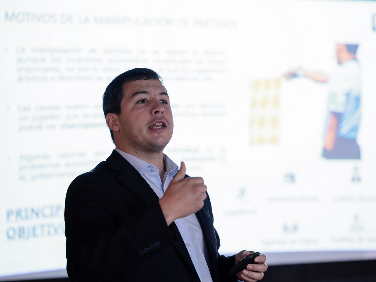 Albirroja's tweet photo. Integridad y juego limpio: la APF fortalece la concienciación de la #Albirroja ⚪️🔴 de cara a la Copa Mundial de la FIFA 2026

La jornada de capacitación se desarrolló en el Centro de Alto Rendimiento Deportivo “Esc. Óscar Harrison” y estuvo dirigida a los jugadores y miembros del cuerpo técnico de la Selección Paraguaya.

Todos los detalles: https://t.co/2CSxg2t3UW

#VamosParaguay 🇵🇾