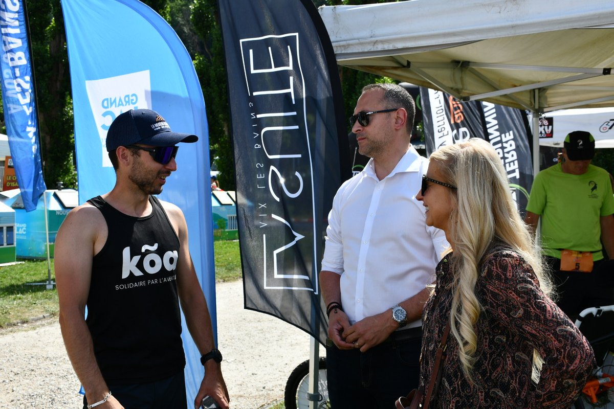 M_Dauchy's tweet photo. ♿️💙 Présente au lancement de l’Ultimate Joëlette Challenge à Aix-les-Bains.

Bravo aux associations KOA et Team Juju, aux bénévoles et à tous les participants qui font vivre cette belle aventure humaine placée sous le signe de la solidarité et du dépassement de soi. https://t.co/n2yg6yRzbp