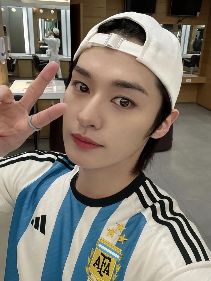 geonichocochip's tweet photo. necesito mutis argentinas!! (pt 2)
#kpoptwt #SKZenArgentina #stantwt 
•she/ella
•18 🇦🇷
•stan skz, nexz, bnd, p1h, lngshot 
•voy al #straycity a campo general sola, quiero amigxs stays y nex2y para ir juntis  🫶🏻
↻ || ♡ = mutis forever https://t.co/iG9777kWYf