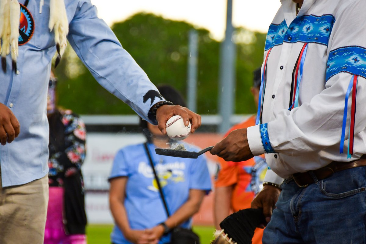 EdmRiverhawks's tweet photo. Thank you to Kehewin Cree Nation and all of our guests who joined us for our Indigenous Celebration night to help us honour the land we live, work, and play on 🧡

Nearly $7,000 was raised from our Indigenous jersey auction in support of @BentArrowYEG https://t.co/16EXlUzj98