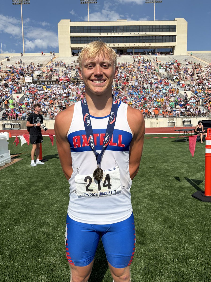TrackInKansas's tweet photo. 1A Boys 110m Hurdles State Champion 🥇

Landon Schmitz of Axtell wins the title for the third straight year with a time of 14.51. #sportsinkansas https://t.co/YOrlqrd1AR