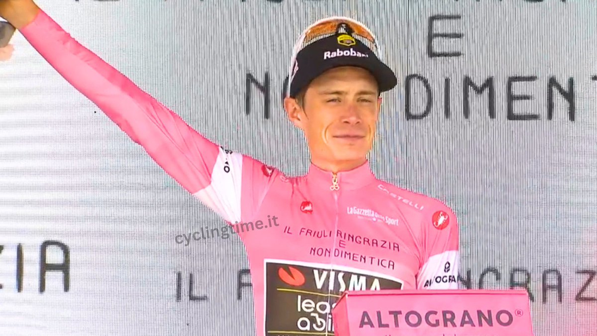 Cyclingtimenews's tweet photo. Le maglia a Piancavallo #Giro109
🩷 Jonas Vingegaard 🇩🇰
🔴 Paul Magnier 🇫🇷
🔵 Giulio Ciccone 🇮🇹
⚪ Afonso Eulalio 🇵🇹 https://t.co/d3TmoXu9cH