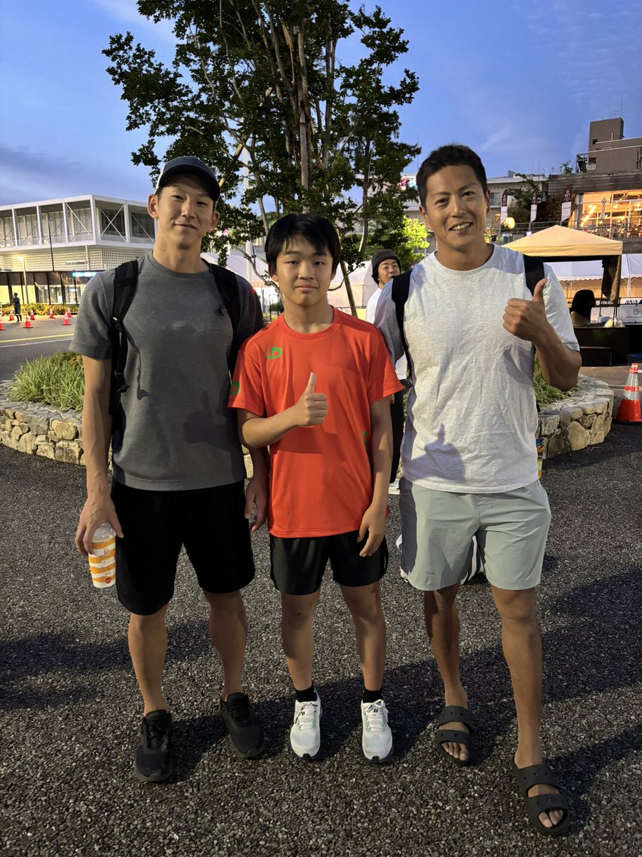 Kiku_kyo_ryo's tweet photo. 遼選手とは約3年半振り、史郎選手とは8ヶ月振りに会うことが出来ました😊
1日練習試合だったのですが、練習終わり速攻携帯で大会の確認…そして応援。
急遽行く事に…
試合には間に合わなかったけど…😭
お二人にお会いする事が出来て、本当に良かったです😊
#DOTsBVT
#古田史郎 選手
#辰巳遼 選手 https://t.co/i3wNHHZXMp