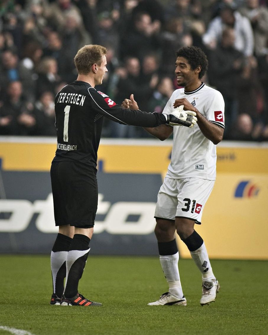 mterstegen1's tweet photo. Fantastic player and what a person! Congratulations on a crazy career @dantebahia 👏🏻🙌🏻🇧🇷 Enjoy your next chapter! https://t.co/812rr8hyLp