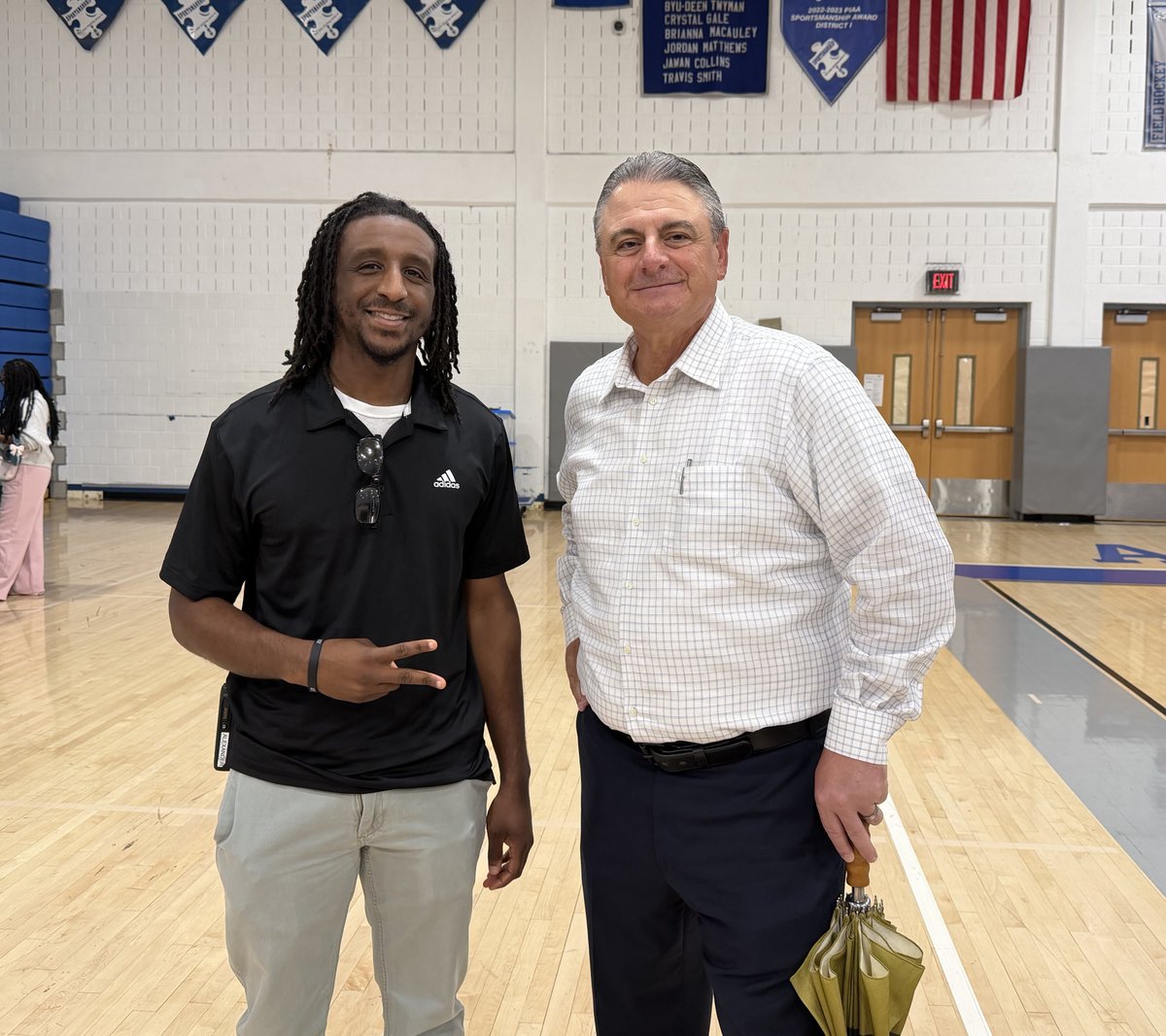 FMFCU's tweet photo. FMFCU was honored to welcome PA State Representative Dave Delloso, a proud Academy Park graduate, to our Reality Fair at Academy Park HS  🏫 His continued support of students and financial education means so much to our community. https://t.co/KyBWTYpjNb