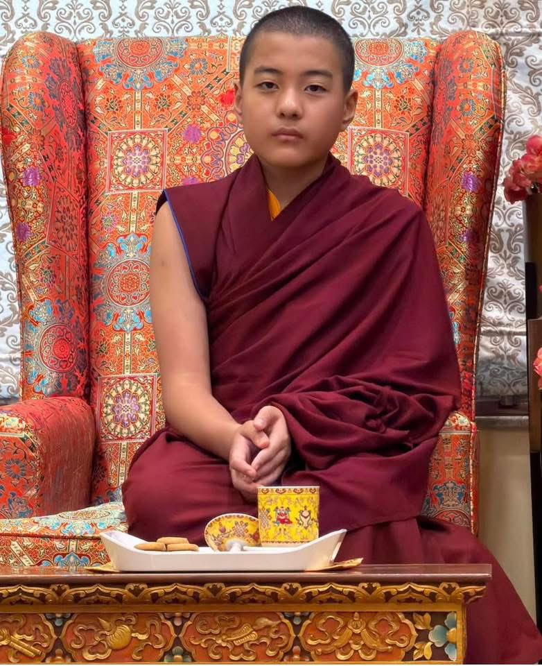 garwangnyima's tweet photo. འཇིགས་མེད་བརྟུལ་ཞུགས་གྲུབ་པའི་ཧེ་རུ་ཀ །ཚེ་དབང་རིག་འཛིན་པད་མའི་གདུང་འཚོབ་པ། །ཕྲིན་ལས་གསང་བདག་དཔའ་བོའི་ནུས་སྟོབས་འཆང་། །དགེ་ལེགས་ནོར་བུའི་ཡང་སྤྲུལ་ཞབས་བརྟན་གསོལ། །

༧སྐྱབས་རྗེ་བདུད་འཇོམས་རིན་པོ་ཆེའི་གསུང་རྩོམ་ཚིག་བཅད་ཐ་མ་ཅུང་ཟད་ཞལ་བསྒྱུར་པའོ།།🌷🙏 https://t.co/3TE3YeX8jH