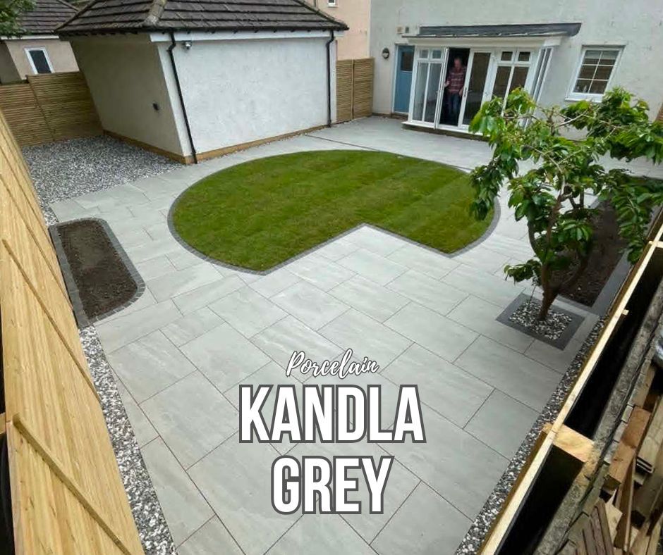 PSD_UK_LTD's tweet photo. Revamp your concrete garden with our affordable Kandla Grey porcelain paving 💪
This modern transformation from @L&J Landscaping also features our Anthracite 100x100 porcelain cobbles 😍
☎️ 01909 768 760
#paving #landscaping #kandla #grey #porcelain #900x600 #anthracite https://t.co/h80sfX7dRY