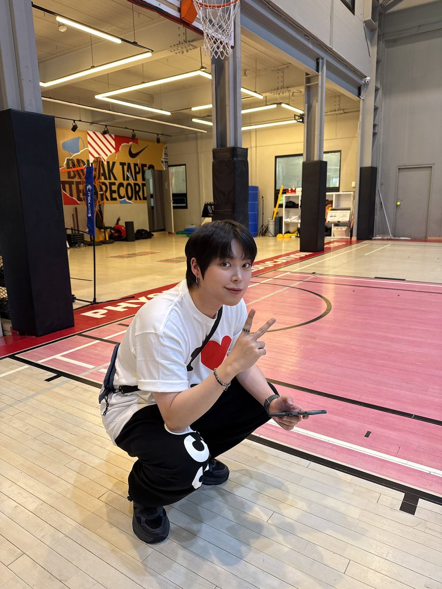 by_verivery's tweet photo. [#동헌]
 우리 여노 생일축하해에🥰 형이 1등이다👏🩶 https://t.co/SBkPgk3aBr