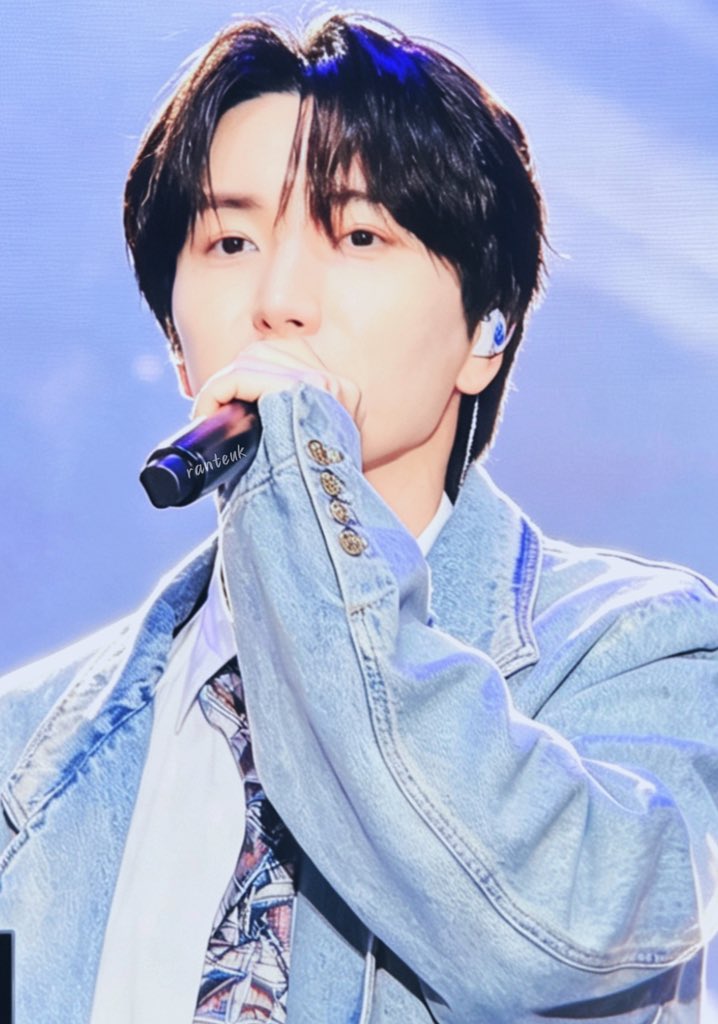 ranteuk0701's tweet photo. 20260530 그린콘서트 
💙

#이특 #LEETEUK #슈퍼주니어 #SUPERJUNIOR #利特 #イトゥク https://t.co/tHfnEUTnvA