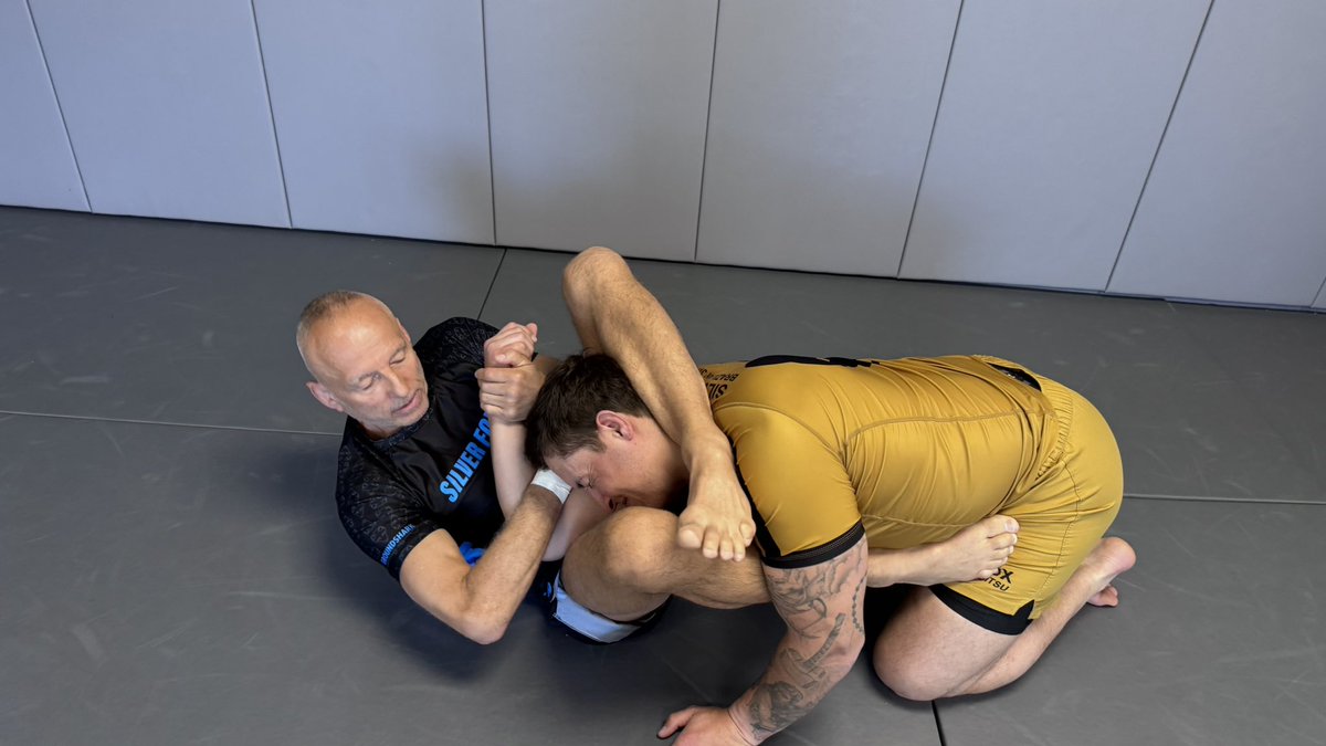 SilverFoxBJJ's tweet photo. Ep 22 is up!

We covered:
- HYBRID SUBMISSIONS (Armbar to Shoulder Lock etc)
- CLAMP vs SPLIT Guard

https://t.co/K433XduX6u

#bjj #brazilianjiujitsu #submissiongrappling #armbar #shoulderlock #ROLLwithTheFOX #bjjguard https://t.co/5wPROx0rbs