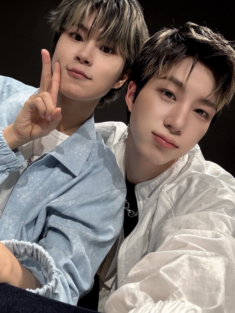 DIGNITY_members's tweet photo. 민석아! 생일 축하해♡
오늘 행복한 하루 보내 보자고🥳🎉
오렌지즈 영원하자❕❕❕

#MINSEOK #민석 #LUKE #루크 
#DIGNITY #디그니티 
#SLIPSHOT #POINT_BLANK https://t.co/eKqqi08YhN