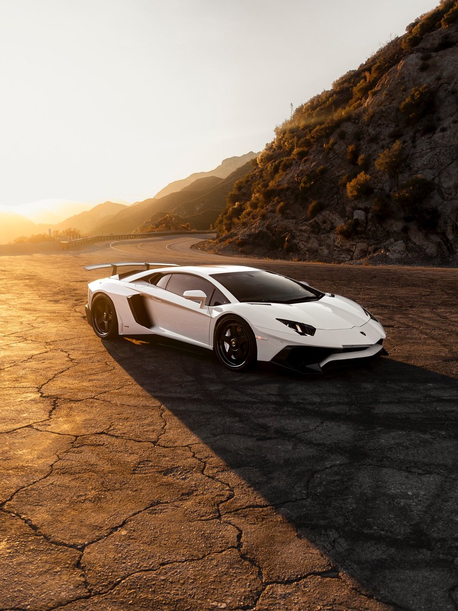 competitionreal's tweet photo. Lamborghini Aventador 🤍 https://t.co/Qha6rF7MxG