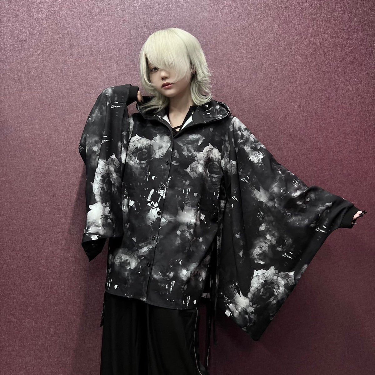 NieR_tokyo's tweet photo. 🎁本日〆切プレゼント企画🎁

こちらの当店オリジナル商品を

🎁2名様にプレゼント🎁

◼応募方法
フォロー(@NieR_tokyo) &amp; リポスト
◼締切〆  本日24時

ユニセックスアイテムです。

是非ご参加ください🙇‍♂️🙇‍♀️ https://t.co/H7W1AEz2Cl