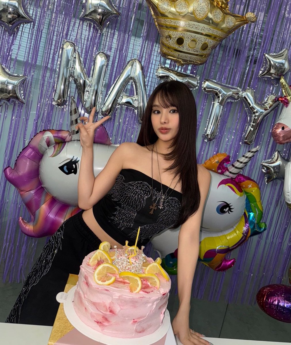 archive_natty's tweet photo. THE PRETTIEST BIRTHDAY GIRL https://t.co/SNjEmAS4oZ