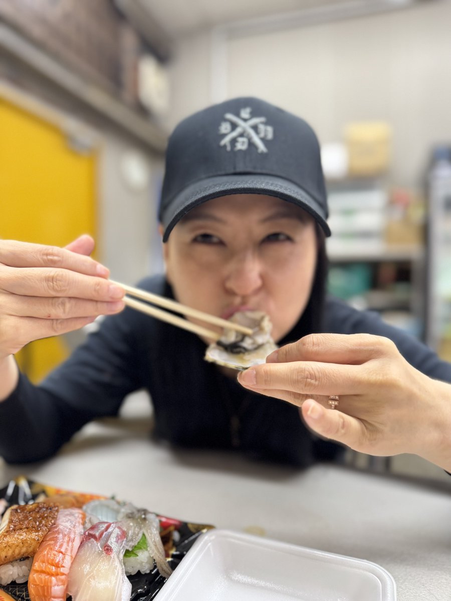 BOSS_BJJ's tweet photo. 牡蠣うまい😋

#青空市場 #牡蠣 #泉佐野 https://t.co/HK9aMU4oLQ