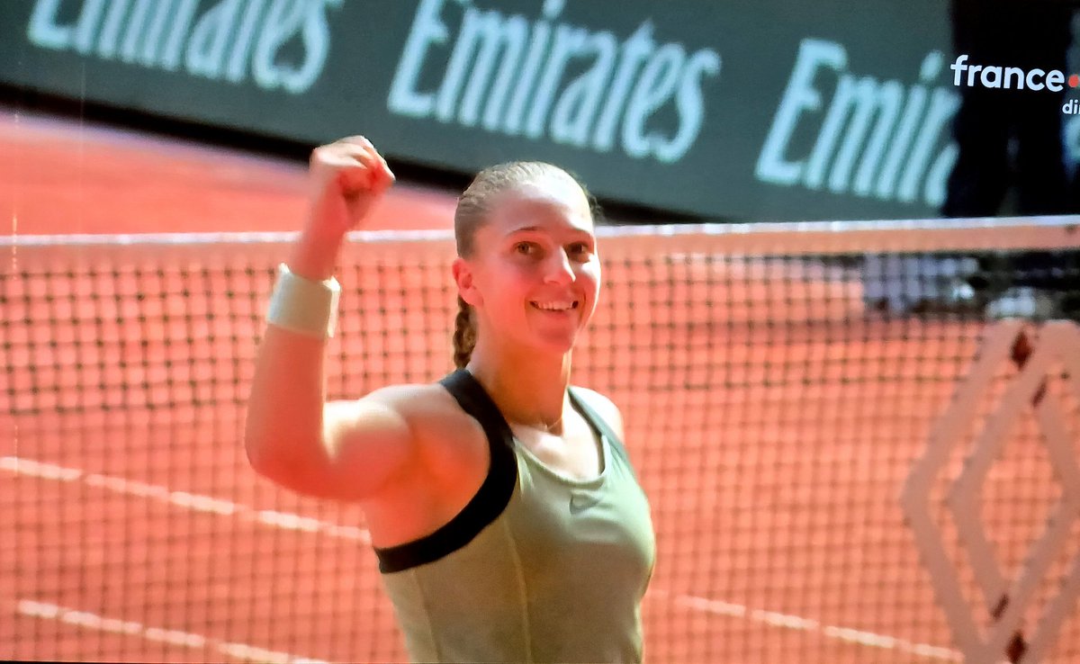 DMauffroy's tweet photo. Ici c'est  PARRY !
#RolandGarros 
#PSG https://t.co/e5BgkFDPDv