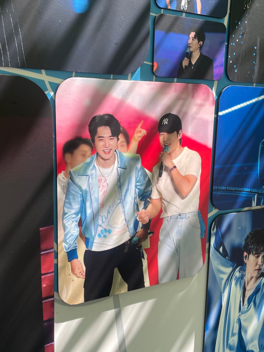 lentodna's tweet photo. 그리고 또 혼자 좀 좋았던 거 ,, 길 따라 내려가면서 사진들 보는데 각자의 사진 속에 둘이 함께 한 사진들이 많더라~.. 아 나 또 동갑라인 좋아하네 ㅜ https://t.co/VrNgls5drO
