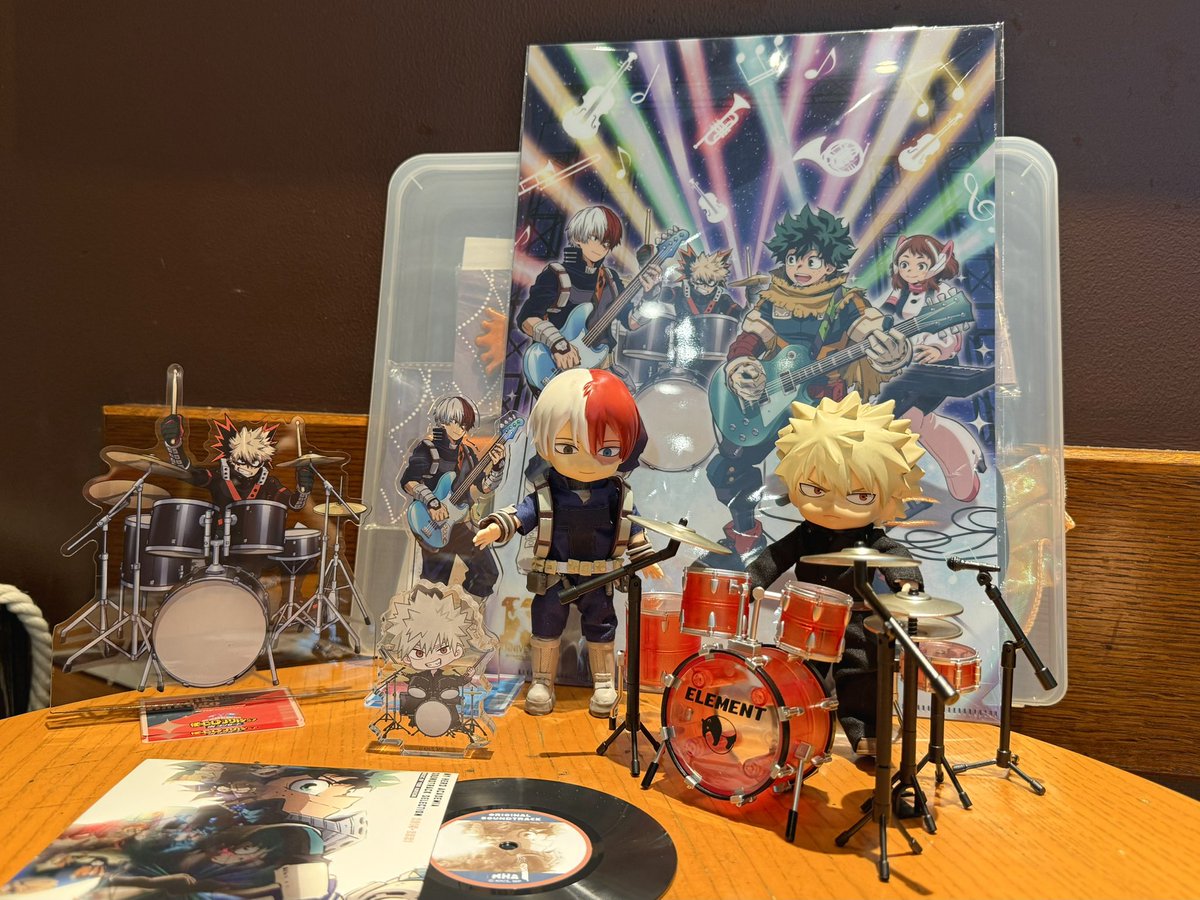 scarecrow0526's tweet photo. ヒロアカコンサートはただのコンサートではなかった…！
楽器の生の振動が気持ちよくてアフレコが素晴らしくて最高の時間だった(((ᵒ̴̶̷-ᵒ̴̶̷ )))
泣きすぎて脱水気味だけど心は潤いました♡
とんでもねぇ素敵なイベントありがとうございます٩(⁘•̀ω•́⁘)و！！
林さん最高⟡
#ヒロアカINコンサート https://t.co/KsQsR1pAFz