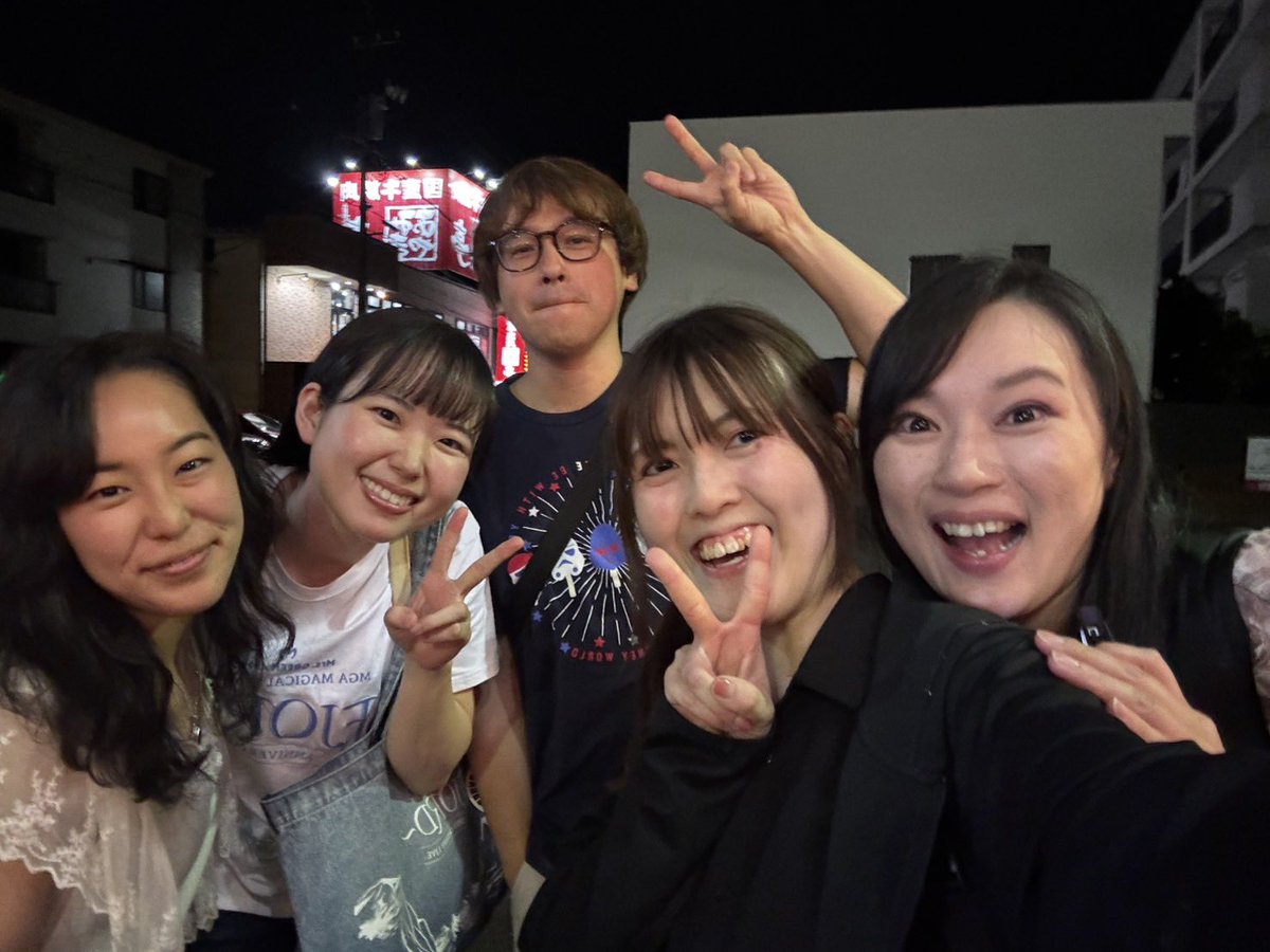 Miichann_act's tweet photo. 初演キャストの皆さんがたまたま(神のお導き？)同じ回に集まっており、その後の集まりに顔出しだけするはずが気がついたらこんな時間になっていました。

初演キャスト目線での感想話、めちゃくちゃ面白かった……
そして家族全員揃ってて嬉ぴよでした🐥⸒⸒ https://t.co/Uq8AMv5HH0