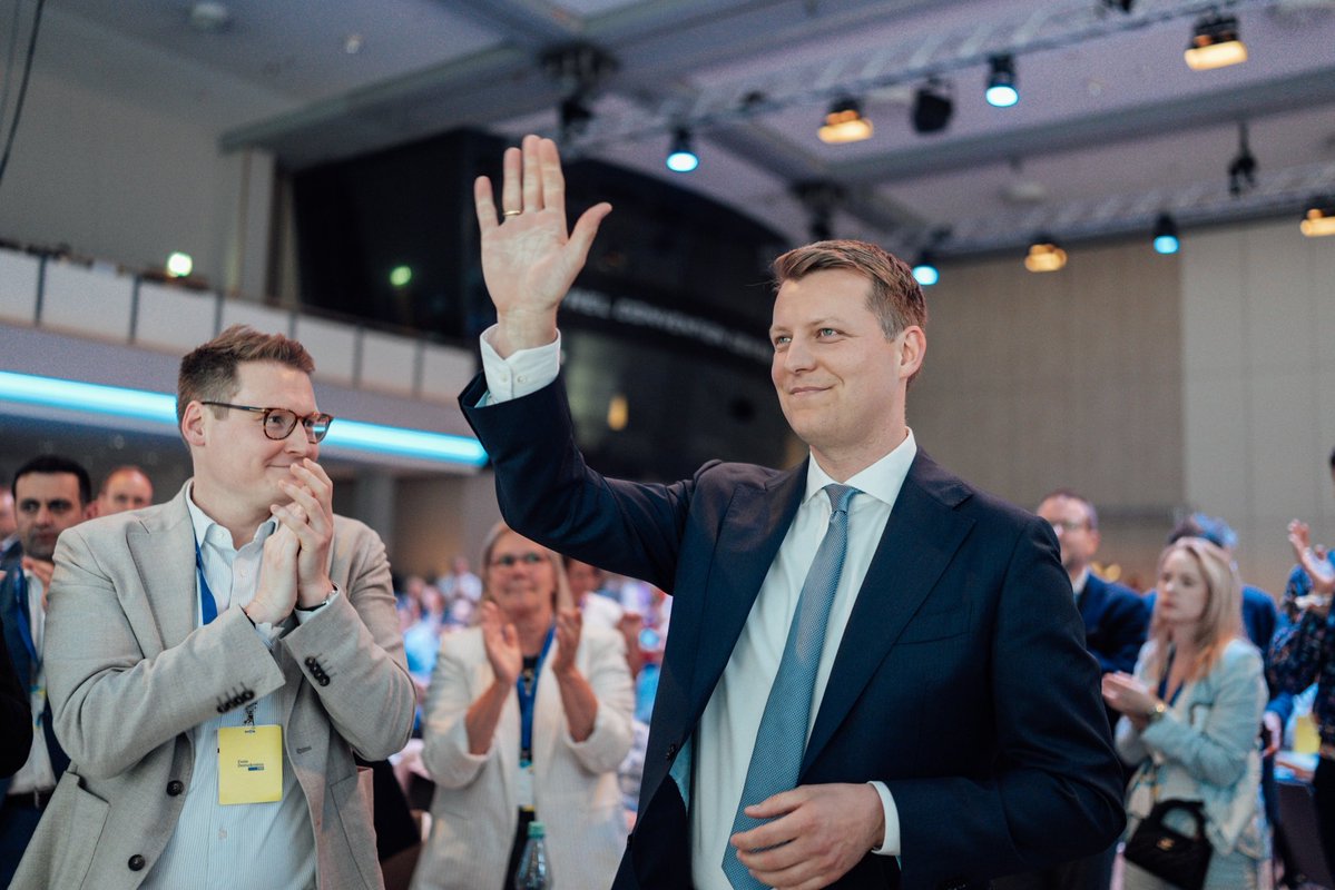 henninghoene's tweet photo. Danke für das große Vertrauen und die Wahl zum ersten stellvertretenden Bundesvorsitzenden der @fdp! https://t.co/1IYDRSDwbJ
