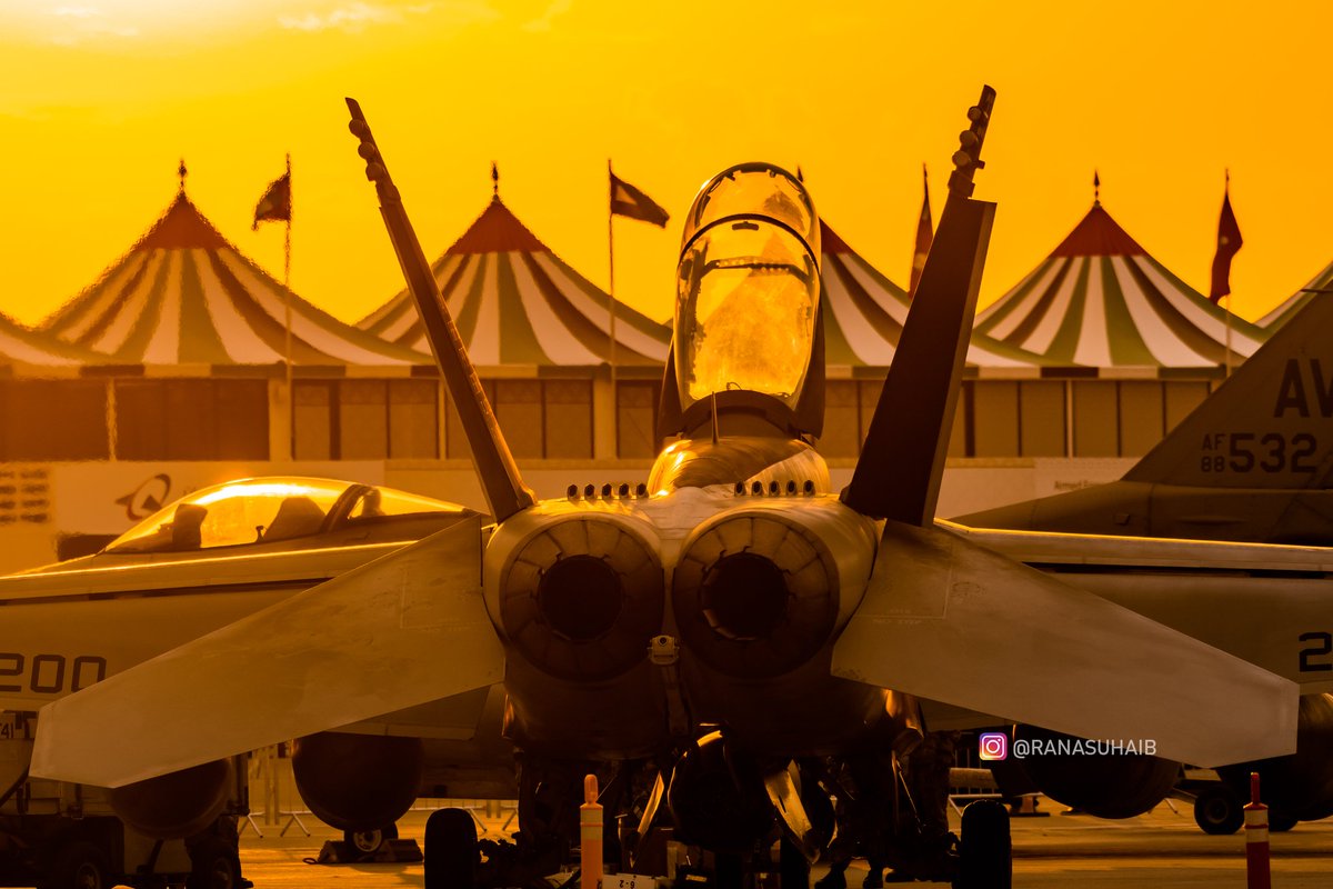 RanaSuhaibphoto's tweet photo. Sunset paints the Hornet.
#USAF #f18 #superhornet #dubaiairshow #airshow #ranasuhaib https://t.co/YQ7orwKBQm