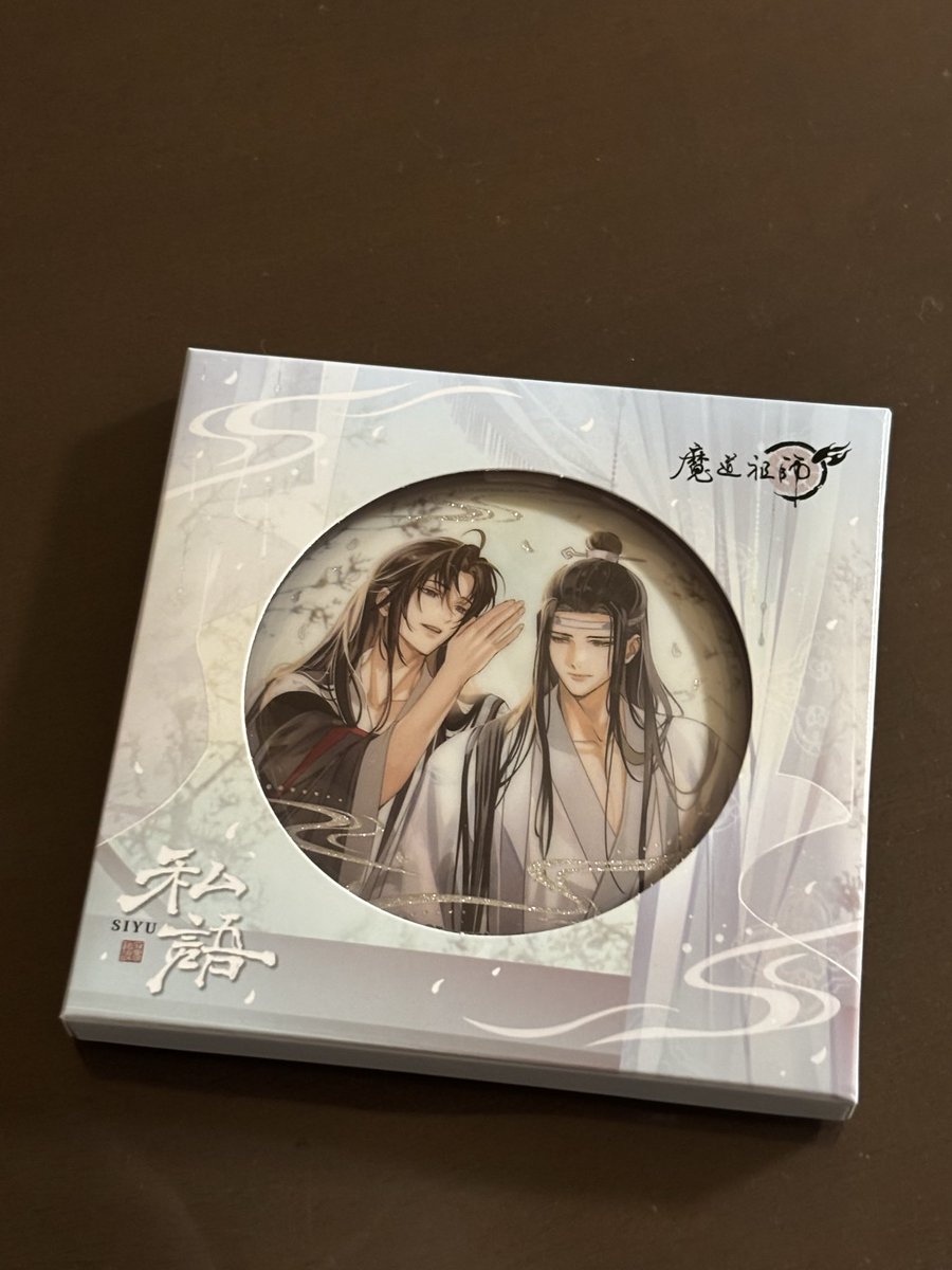 M_ikaruga's tweet photo. 三宮まで行ったついでに、アニメイトへ
買うかどうか悩んでいた将進酒を発見
これ気になってたのよねーと
気づいたら特装版買ってもうた
だって、せっかくアニメイト来たし
キラキラ忘羨缶バッチあったら、買っちゃうよねー https://t.co/mvyLsM5xsV