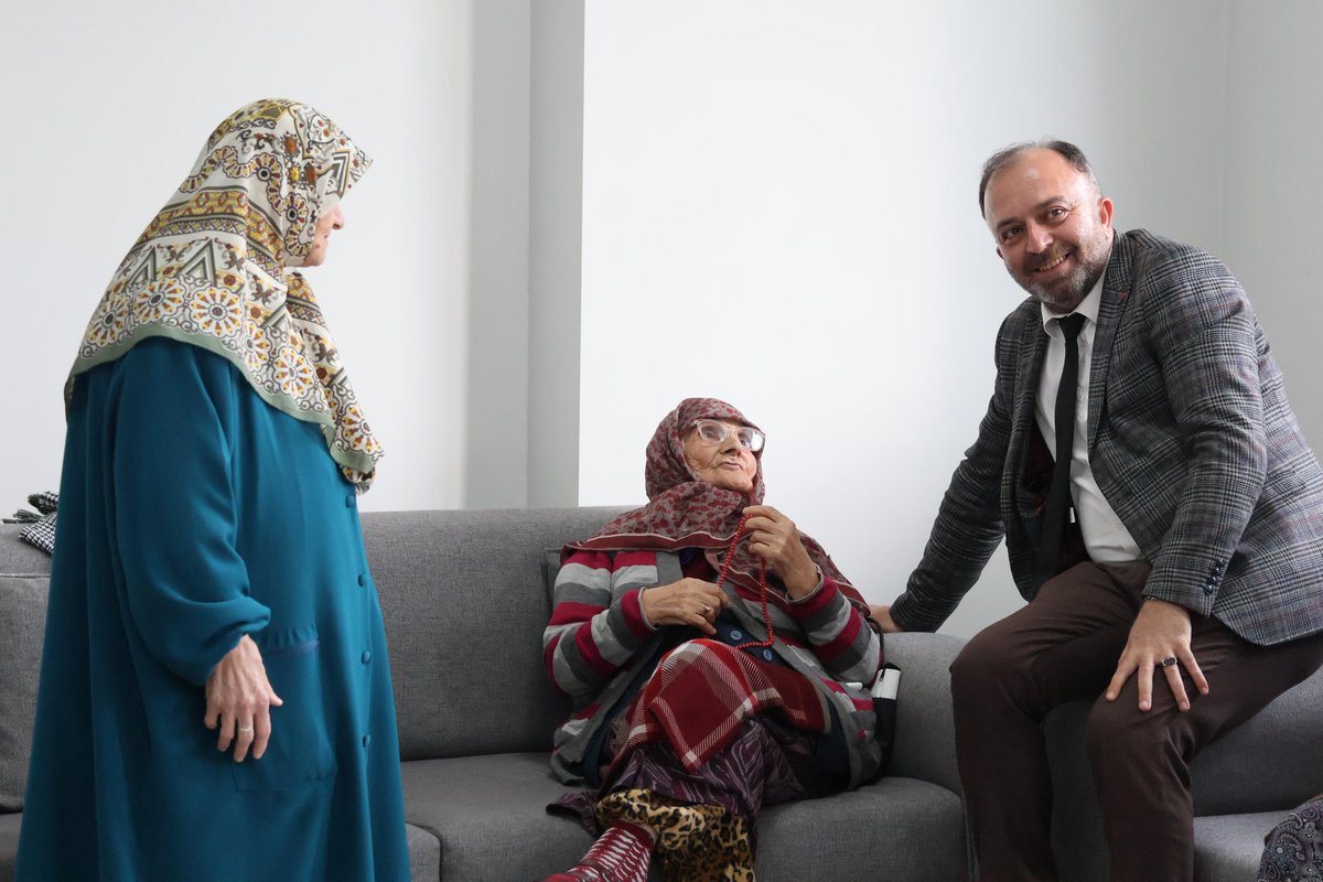 cankiriash's tweet photo. İl Müdürümüz Sn. Abdulhaluk LONGA, Kurban Bayramı vesilesiyle İsmail Özdemir Huzurevi sakinlerimizle bir araya gelerek bayramlaştı.

Büyüklerimizin tebessümüyle güzelleşen ziyarette samimi sohbetler edilirken, bayramın manevi huzuru ve sıcaklığı hep birlikte paylaşıldı. https://t.co/Kuc7QeVDcD