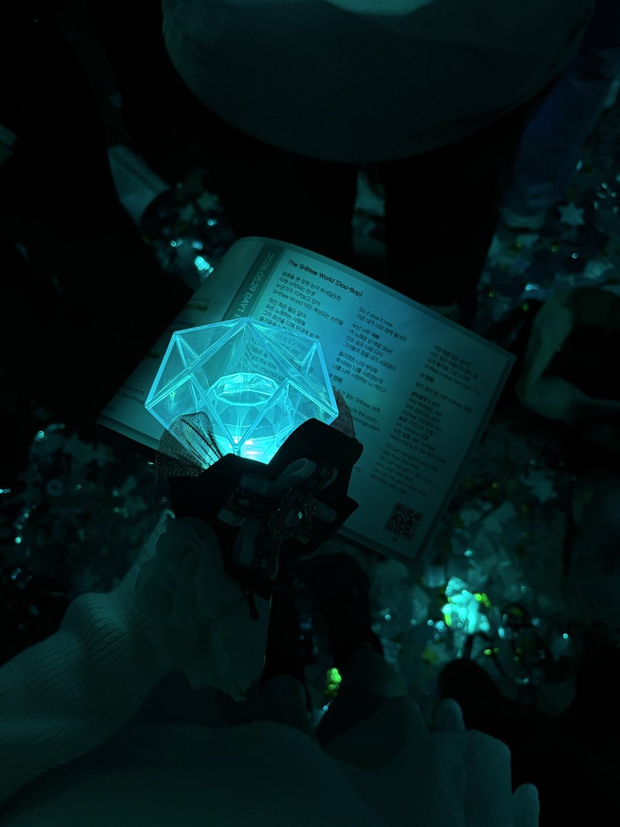 tm__core's tweet photo. 샤이니 콘서트 제발 한달에 한번씩하자
헴소원 https://t.co/kwwyBWrCk6