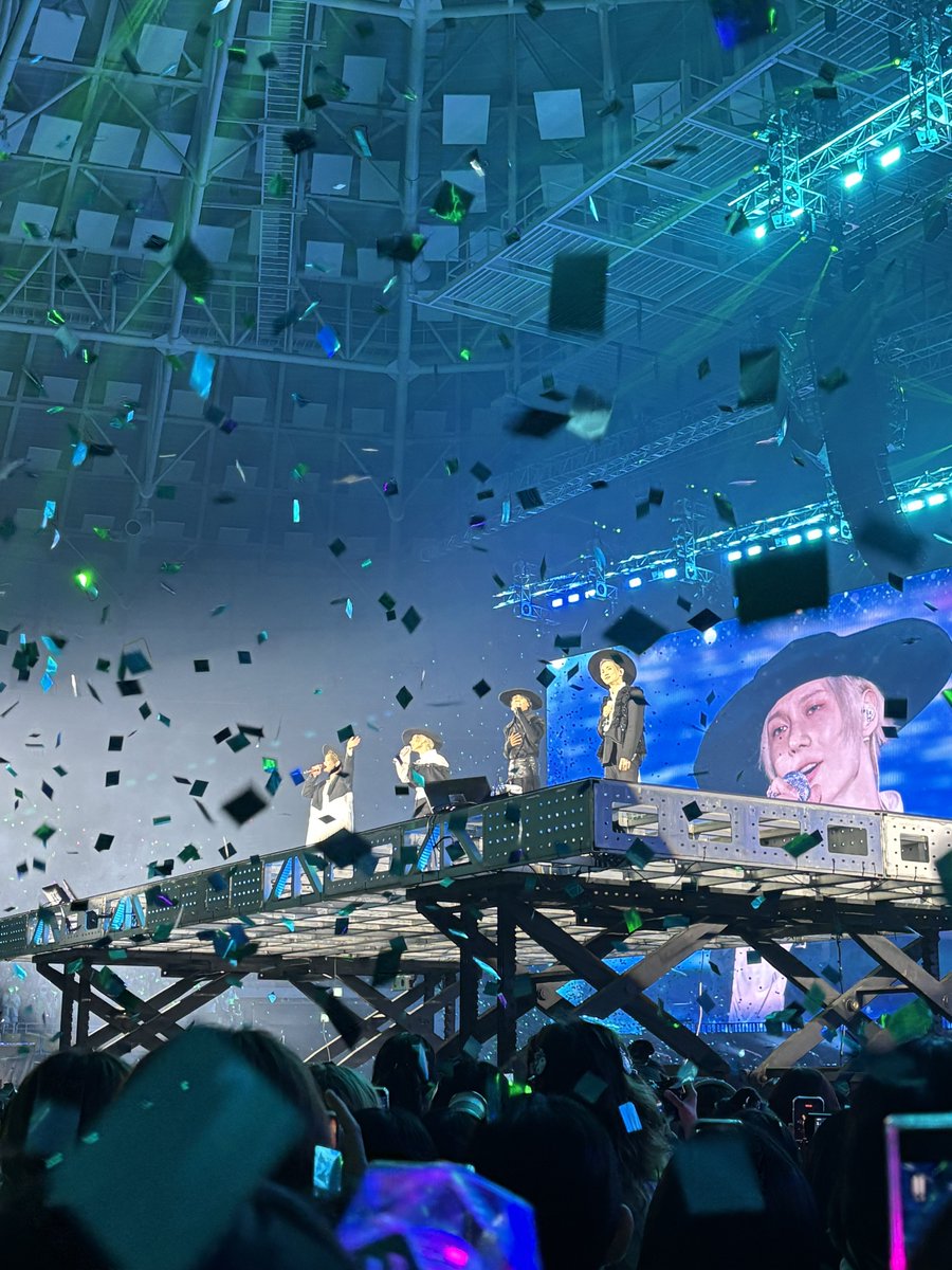 tm__core's tweet photo. 샤이니 콘서트 제발 한달에 한번씩하자
헴소원 https://t.co/kwwyBWrCk6