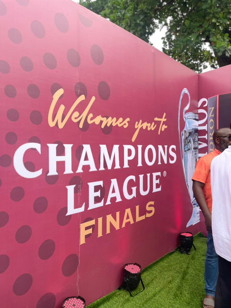 Tosindeyforyou's tweet photo. This is exactly how a Champions League final should be watched! Big screens, football banter everywhere, DJs keeping the energy high, and Squadron cocktails making the rounds. Lagos showed up!

#GoalFestXSquadron
#SquadronDarkRum https://t.co/V25VVvIbNA
