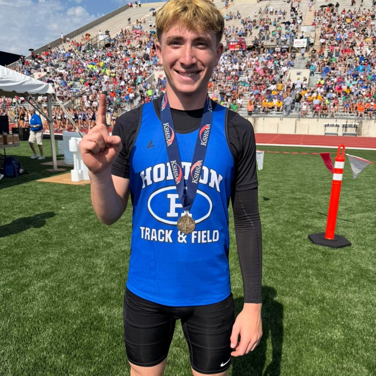 WeAreHolton's tweet photo. 🏆 STATE CHAMP ALERT! 🏆

Pierson Cyphers is your KSHSAA 3A State Champion in Pole Vault! 🥇

A winning vault of 14’0” earns Pierson the state title!

Congratulations! https://t.co/bwIQbssixQ