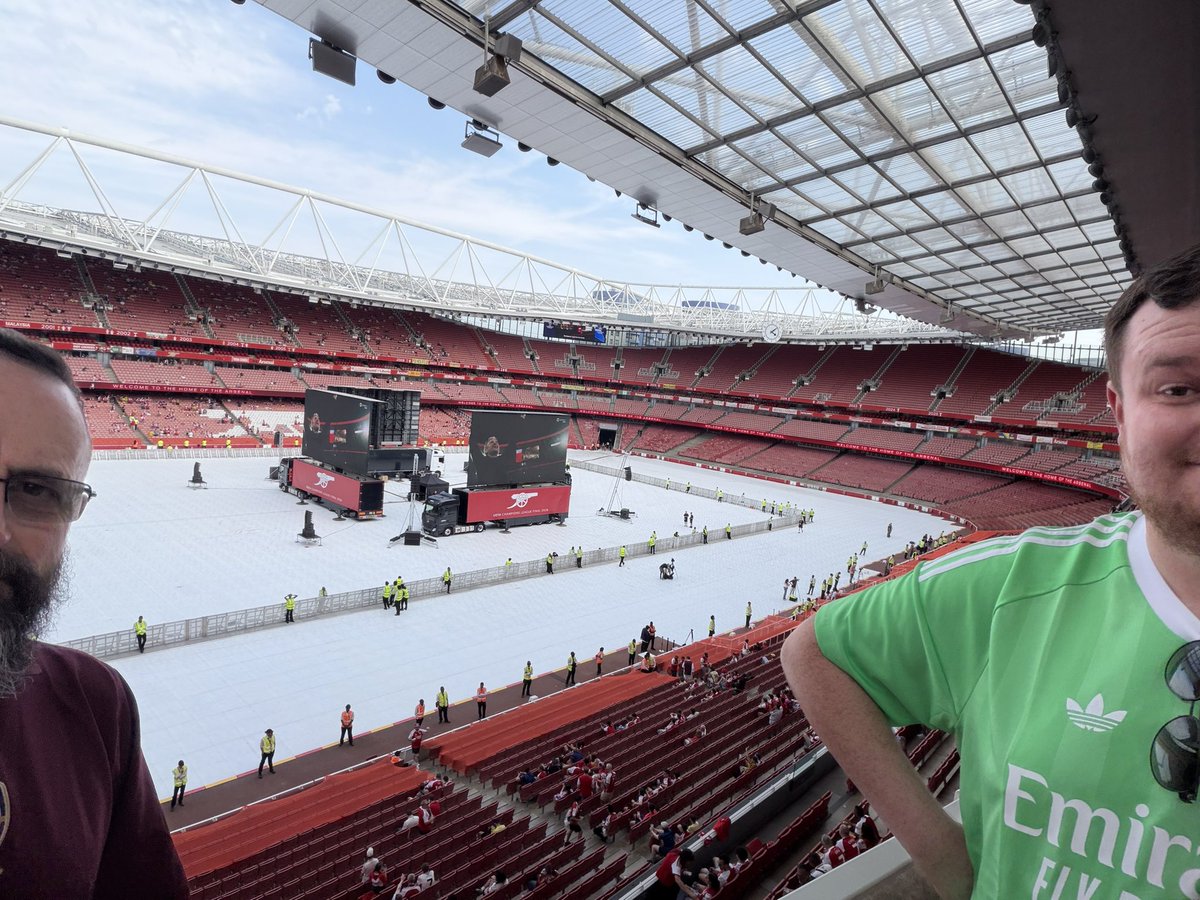 RobbieMTSi's tweet photo. The Fairy Godmother didn’t land on my boat race &amp; present me with a ticket for the @ChampionsLeague Final 😭😱 so I’ve paid £15 for a seat at the Kroenke Dome screening! The mighty @Arsenal look to claim supreme glory vs @PSG_English 🤞🏻🏆
@barnet100 joins me for one last dance 🫶 https://t.co/eLeY2EDA1N