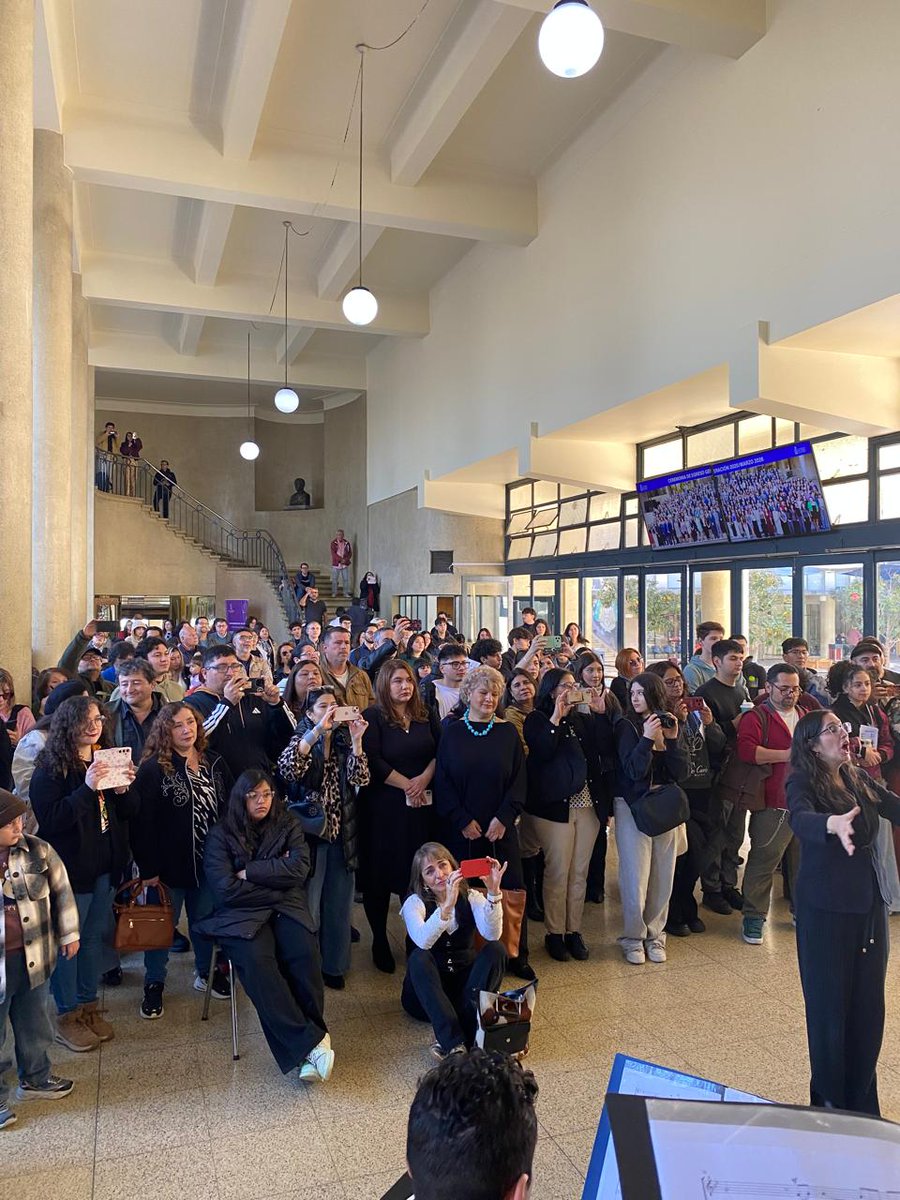 derechouchile's tweet photo. Comenzamos el Día del Patrimonio Cultural en la Facultad de Derecho de la Universidad de Chile con la interpretación del Coro Lex https://t.co/P8oe4l1nZs