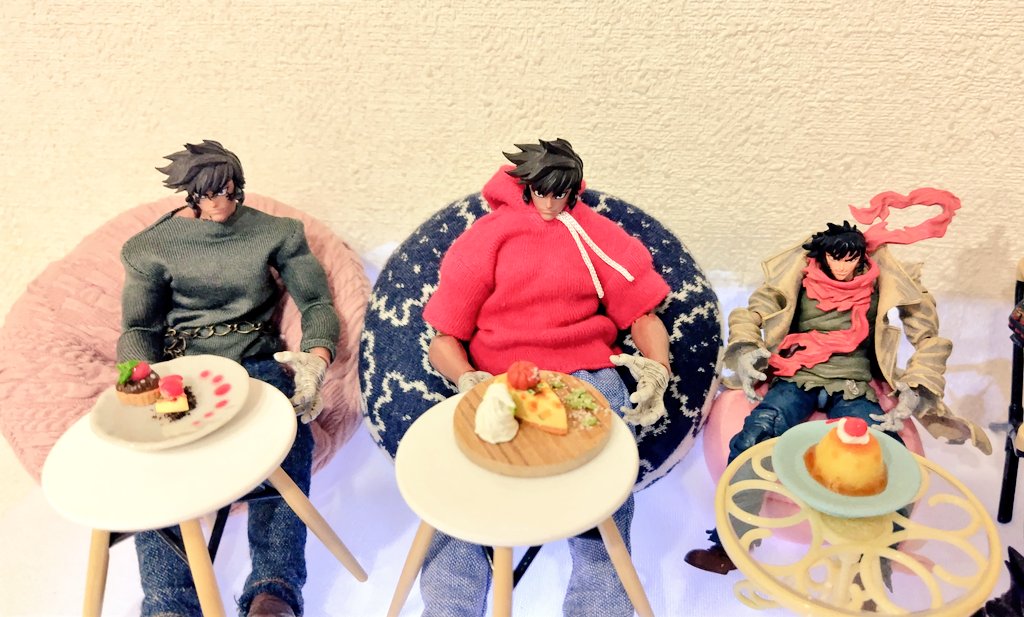FgTe28's tweet photo. あんまりあげてないのないかなーって探してみたどうだい？

「こういうブリン、美味ぇんだよな」
「これケーキっていうかケークサレだろ、甘くねぇんだよな」
「ちっさい…」

4インチネルさん以外には不評？？

#竜馬さんのごはん https://t.co/UY9MZhFy6b